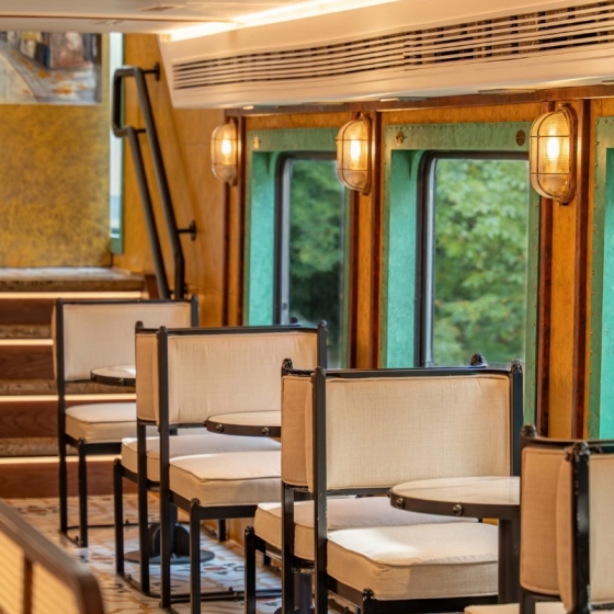 ハノイ2階建て観光列車